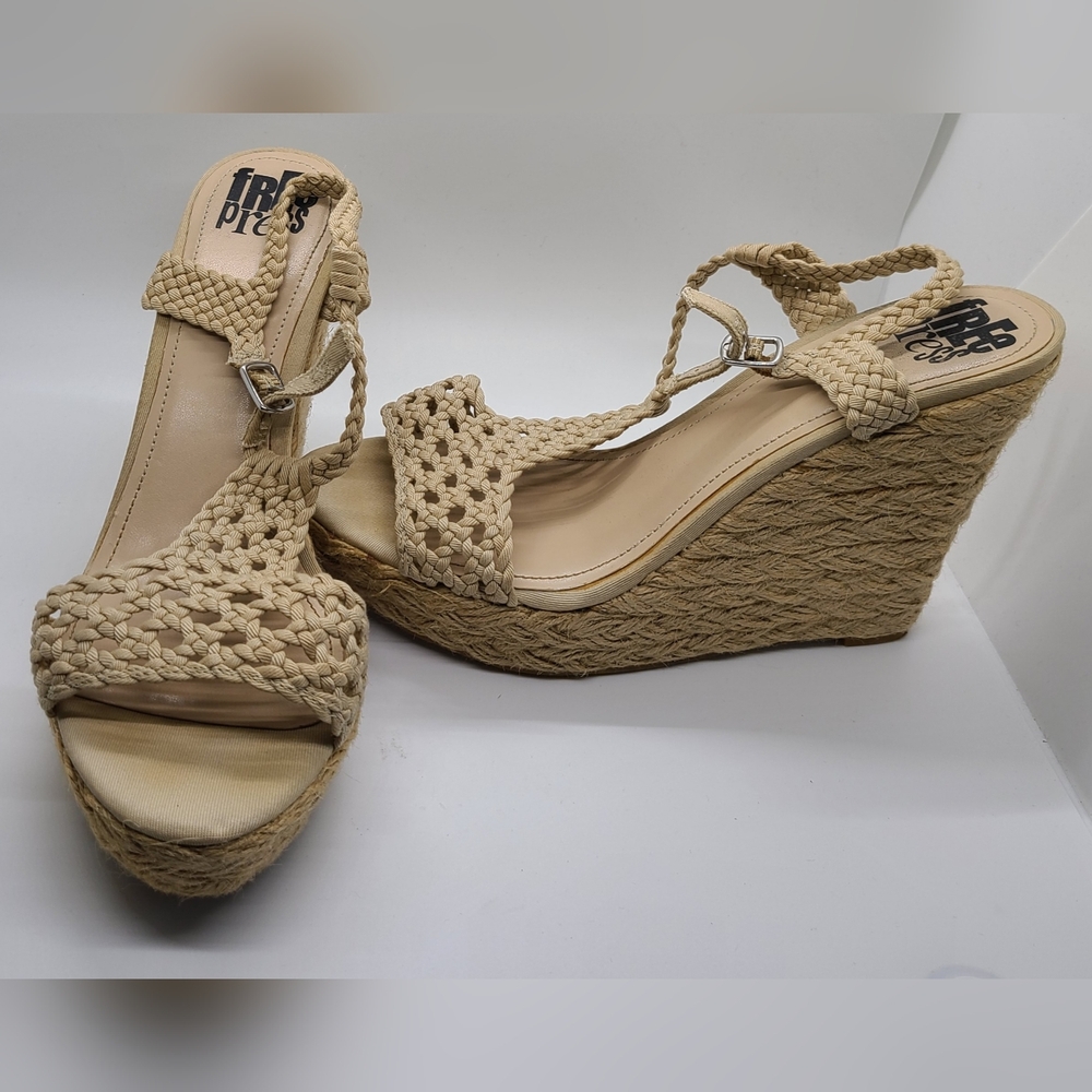 Free Press Wedge Size 10